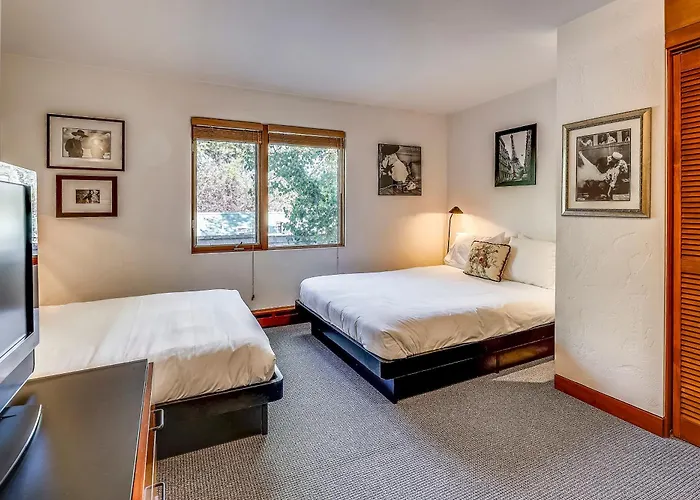 Spacious Top Floor Condo Aspen